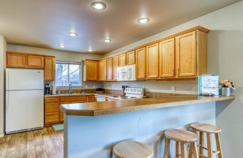 Veterans Park House | Quaint craftsman home across from park and river!