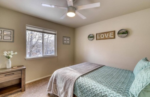 Veterans Park House | Quaint craftsman home across from park and river!