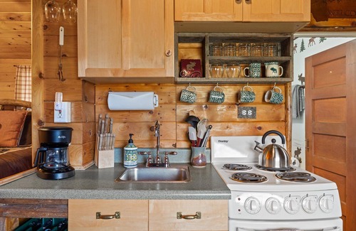 Red Lodge Cabin | Quaint historic cabin with hot tub and WiFi, this cozy Wild Bill`s cabin.