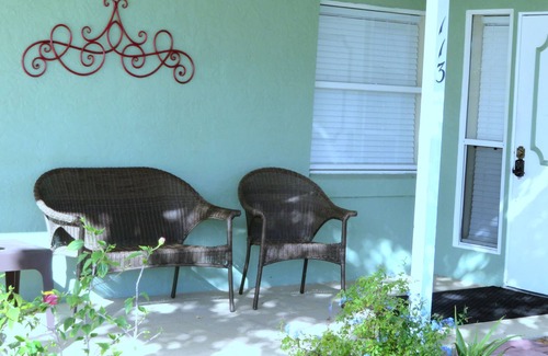 Laurel House | Quaint home with a short walk to the beach!