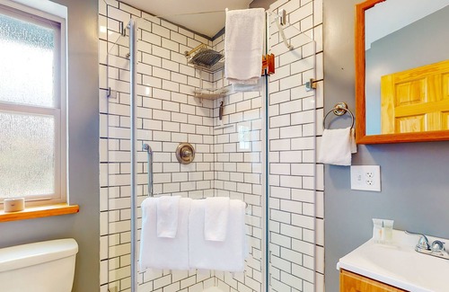 Veterans Park House | Quaint home with yard & firepit - walk to Greenbelt & downtown