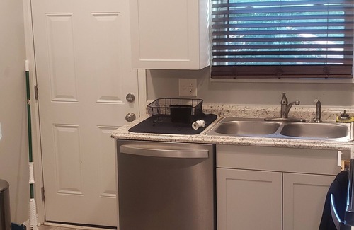 Atlanta House | Quaint house,quiet secluded 5 minutes from the beltline quiet park behind house
