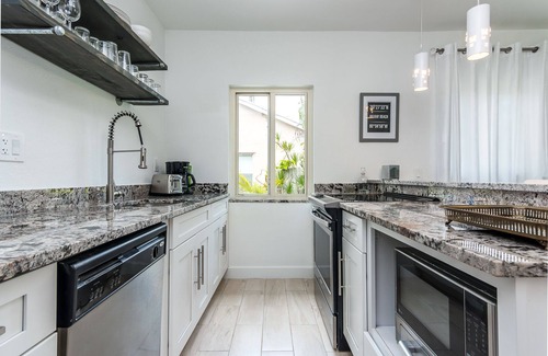 Delray Beach Villa | Quaint Luxury 1/1 Villa with HEATED Pool-BEST LOCATION- walk to everything!