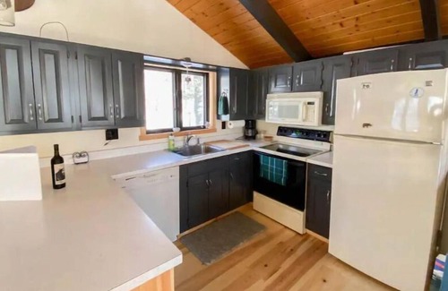 Bartlett Ski Chalet | Quaint Mountain Chalet: Saco Beach + Hiking Access, Minutes to North Conway