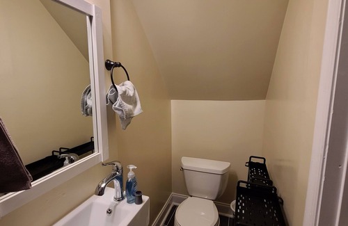 South Baltimore Apartment | Quaint Studio in popular Fed Hill with free parking