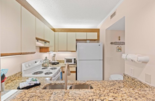 Myrtle Beach Condo | Quaint tennis villa in a private community + Free Attraction Tickets!
