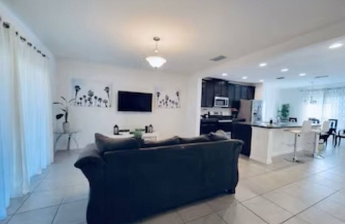 Loughman House | Quaint townhome with AC in charming Davenport