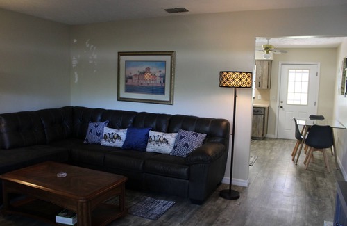 Crystal River House | Quaint updated 2 bedroom townhouse located in the heart of Crystal River