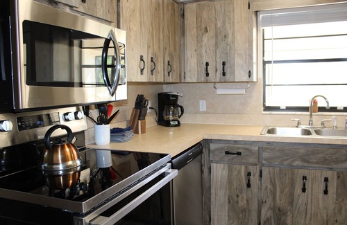 Crystal River House | Quaint updated 2 bedroom townhouse located in the heart of Crystal River