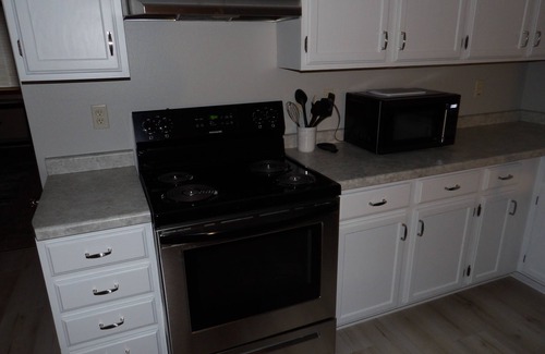 Washburn Apartment | Quaint updated apartment overlooking the Bay