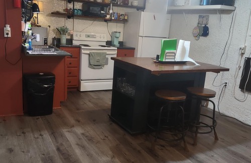 Metropolitan Cottage | Quaint Victorian tiny house in Starland District, pets ok/fully furn/all util