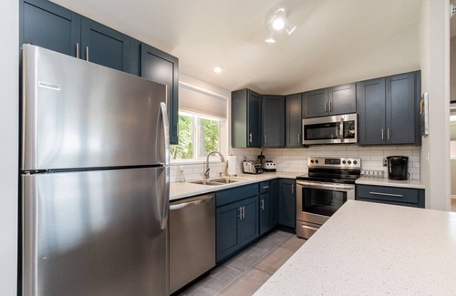 Mount Holly House | Quaint waterfront home with private beach