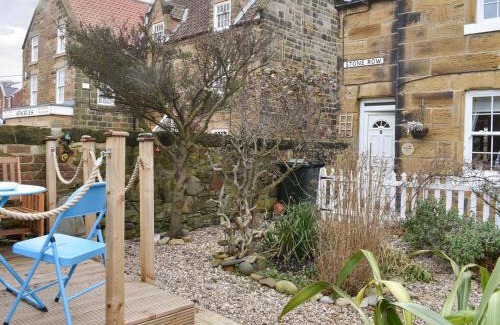 Skinningrove House | Quaker's Cottage
