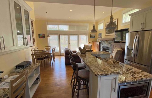 Regional District of Nanaimo House | Qualicum Landing Beachside Home - Sleeps 6