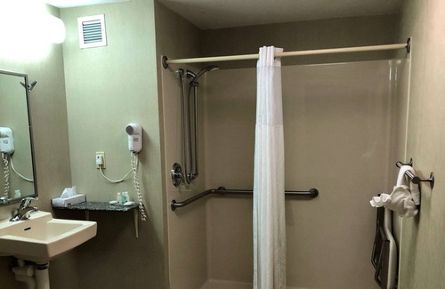 New Castle Hotel | Quality Inn And Suites Skyways