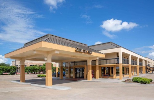 South Arlington Hotel | Quality Inn at Arlington Highlands