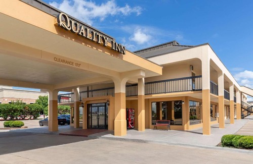 South Arlington Hotel | Quality Inn at Arlington Highlands