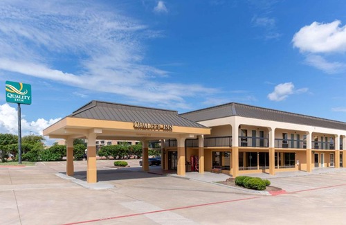 South Arlington Hotel | Quality Inn at Arlington Highlands