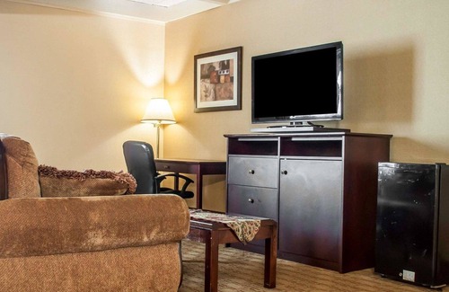 Cheektowaga Hotel | Quality Inn Buffalo Airport