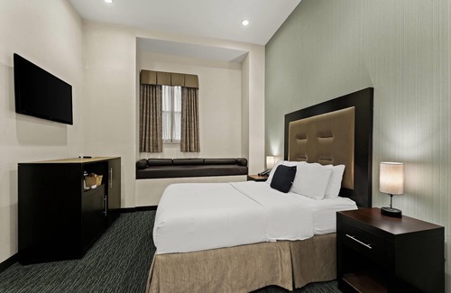 Midtown Village Hotel | Quality Inn Center City