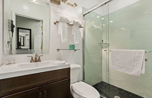 Midtown Village Hotel | Quality Inn Center City