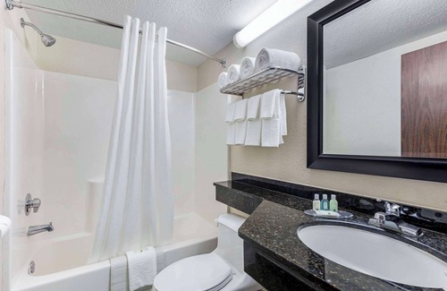 Stuart Hotel | Quality Inn Downtown Stuart