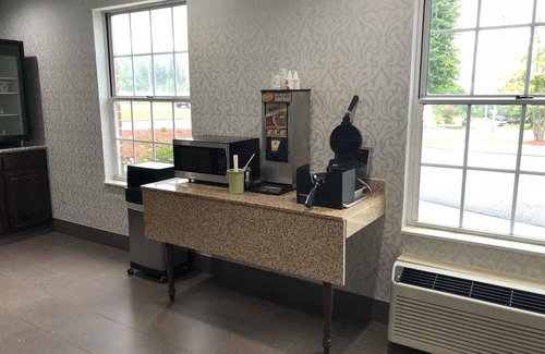 Newbern Hotel | Quality Inn Dublin I-81
