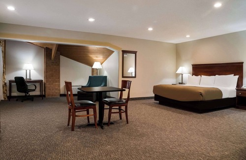 Grand Blanc Hotel | Quality Inn Grand Blanc - Flint South
