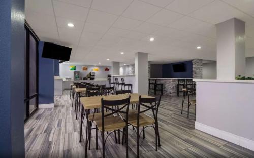 North Shore Hotel | Quality Inn Houston East I-10