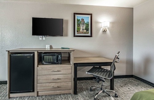 Arena District Hotel | Quality Inn I-10 East near Frost Bank Center