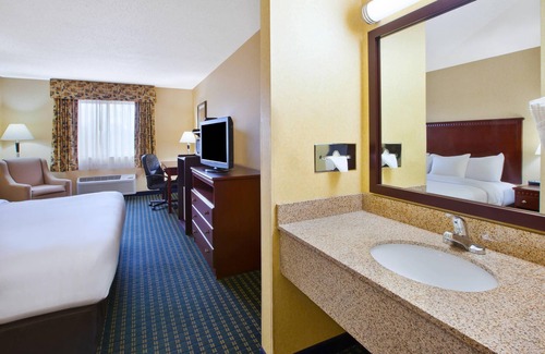 Marshall Hotel | Quality Inn Marshall near I-69