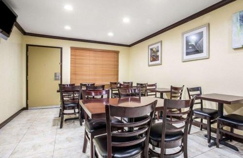 Shelltown Hotel | Quality Inn San Diego I-5 Naval Base