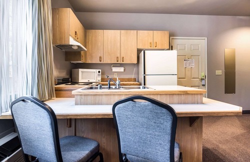 Bainbridge Island Hotel | Quality Inn & Suites Bainbridge Island