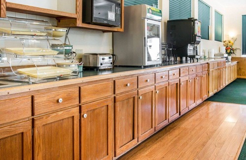 Mackinaw City Hotel | Quality Inn & Suites Mackinaw City Beachfront