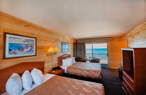 Mackinaw City Hotel | Quality Inn & Suites Mackinaw City Beachfront