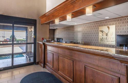 Owasso Hotel | Quality Inn & Suites Owasso US-169