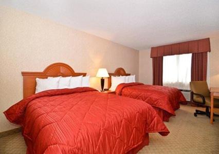 Woodstock Hotel | Quality Inn & Suites Woodstock near Lake Geneva