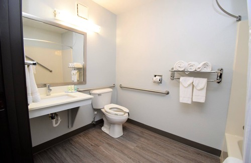 Marquette Hotel | Quality Inn