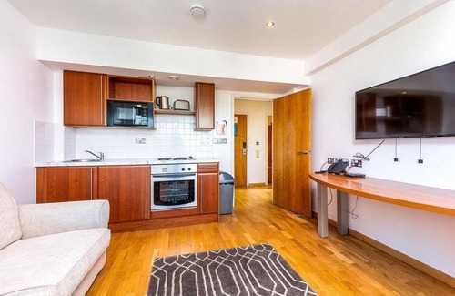 South Kensington Apartment | Quality Residence with 2 Bedroom Suites in South Kensington near Popular Sites
