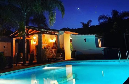Coin Villa | QUALITY VILLA, 7-8 people, gardens and big private Swimming Pool, WIFI, Tv Sat, Air conditioning,South of SPAIN, BBQHouse with character
