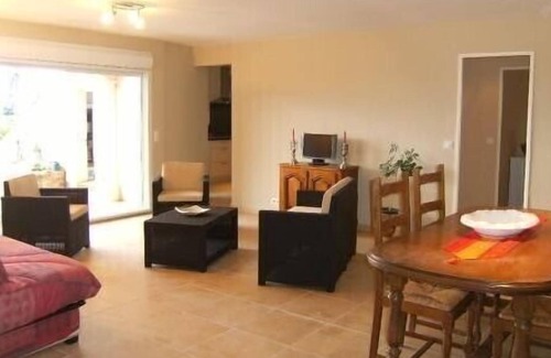 Bouzigues Villa | Quality villa up to 7 people near Agde, large heated pool over Thau Lagoon
