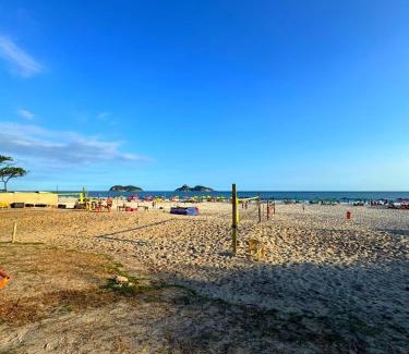 Barra da Tijuca House | Quarto com suíte no Jardim Oceânico