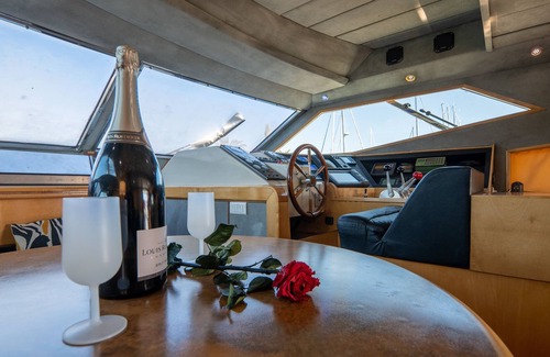 Porquerolles Boat Rental | QUAY YACHT - UNUSUAL STAY - PORQUEROLLES ISLAND