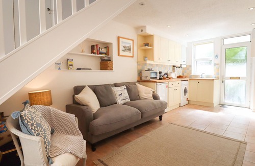Teignmouth Cottage | QUAYSIDE COTTAGE, pet friendly, with a garden in Teignmouth
