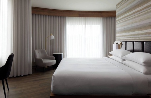 Saint-Jean Street Hotel | Quebec City Marriott Downtown