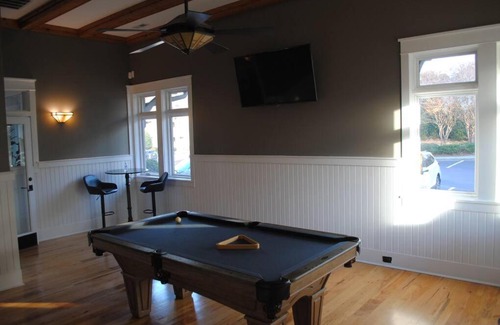 Greensboro Apartment | Queen bed+sofabed Streaming gym extended stay 5-15 minutes hospital/entertainment/downtown/airports