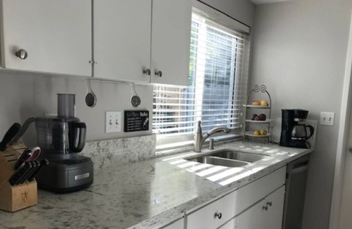 San Juan Capistrano House | Queen Bedroom w/Private Half Bath