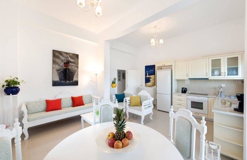 Karterados House | Queen of Santorini