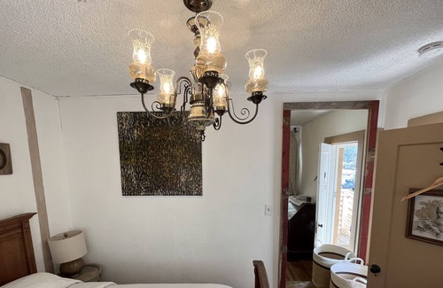 San Rafael House | Queen size bed with parking in a Home built in 1920 suitable for one person only