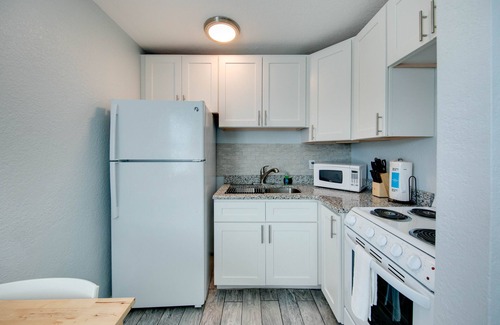 Treasure Island House | Queen studio suite w kitchen, steps to the beach and Johns Pass. HEATED POOL.